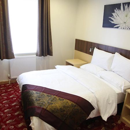 Cambridge Hotel Huddersfield Exterior foto