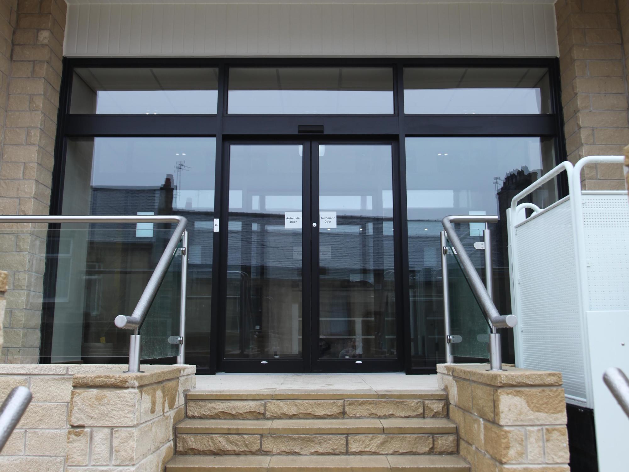 Cambridge Hotel Huddersfield Exterior foto